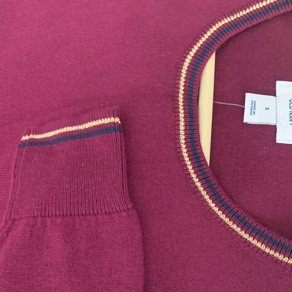 Old Navy Women's Burgundy Crew Neck Sweater - Picture 3 of 3